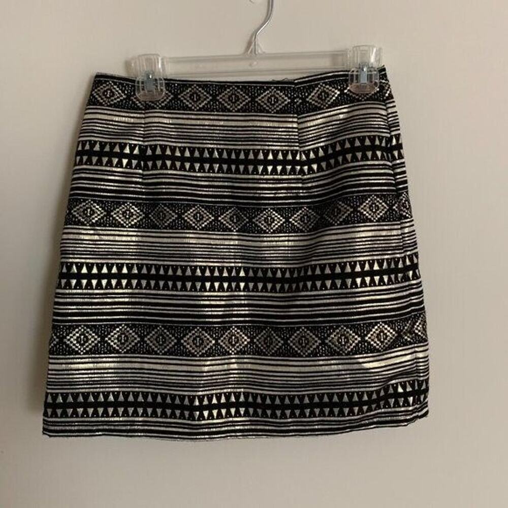Eight Sixty Womens Size Medium Mini Skirt Black and Gold Geometric Striped Lined